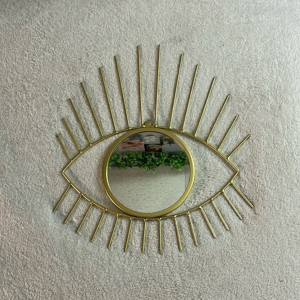 Eye Shaped Mirror !